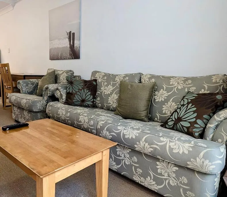 Apartment City & Lakeside With Free Parking, Pool And 10 Mins Walk Into The City Perth