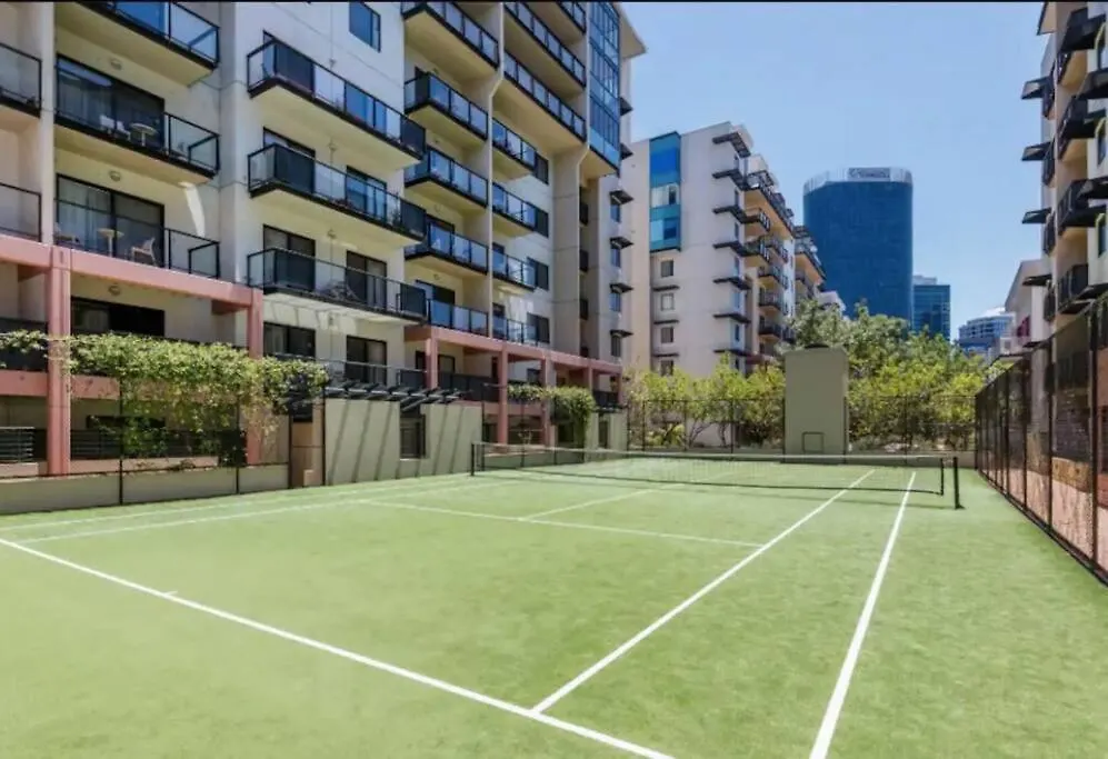 City & Lakeside With Free Parking, Pool And 10 Mins Walk Into The City Perth 0*,